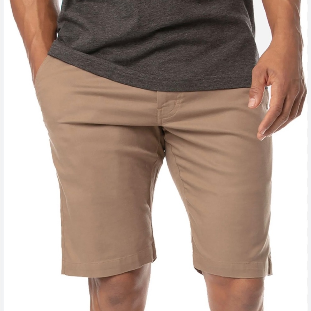 Travis mathew NWT Subtext short Portabella tan color SZ 36
